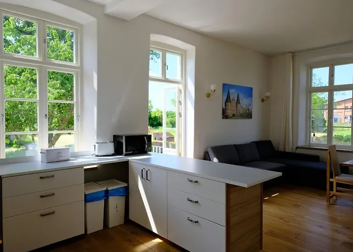 Kvh Luebeck & Priwall Fuer 19 Gaeste Im Eg Dassow